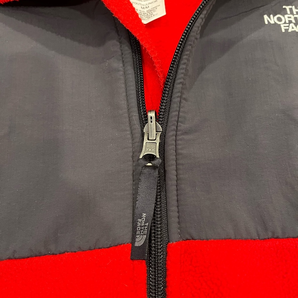 The North Face Boys Denali Fleece Red/ Gray Jacket. Medium Youth/Junior - Picture 6 of 6
